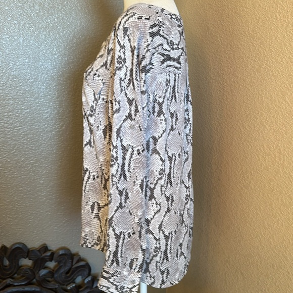 Express - size M snake print long sleeve blouse zipper front - Picture 5 of 5